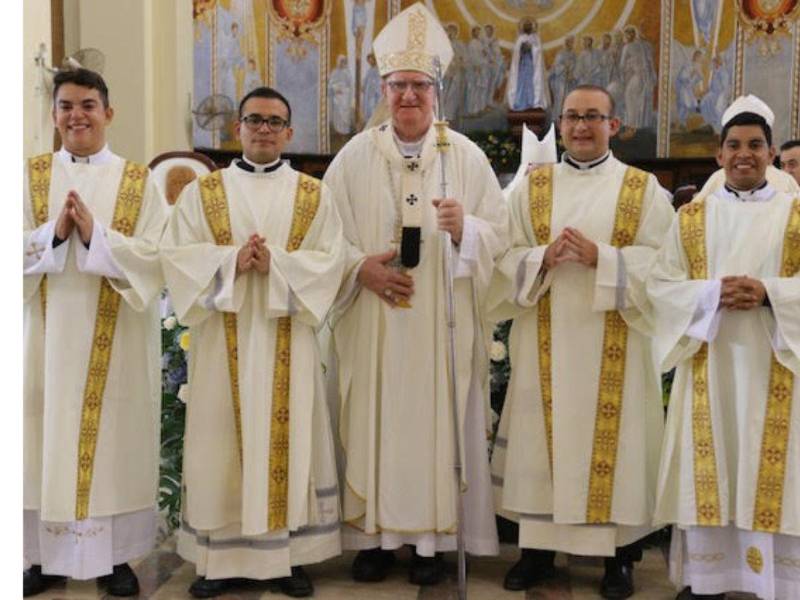 Se anuncian nuevas ordenaciones sacerdotales y diaconales para febrero del próximo año. Piden orar por las vocaciones.