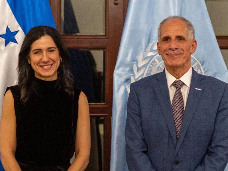 Michelle Muschett, subsecretaria general de las Naciones Unidas y administradora adjunta del Programa de las Naciones Unidas para el Desarrollo (PNUD), y Nasry Asfura, presidente de la República de Honduras.