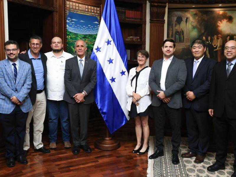 El nuevo convenio busca mejorar atención de pacientes renales en Honduras.