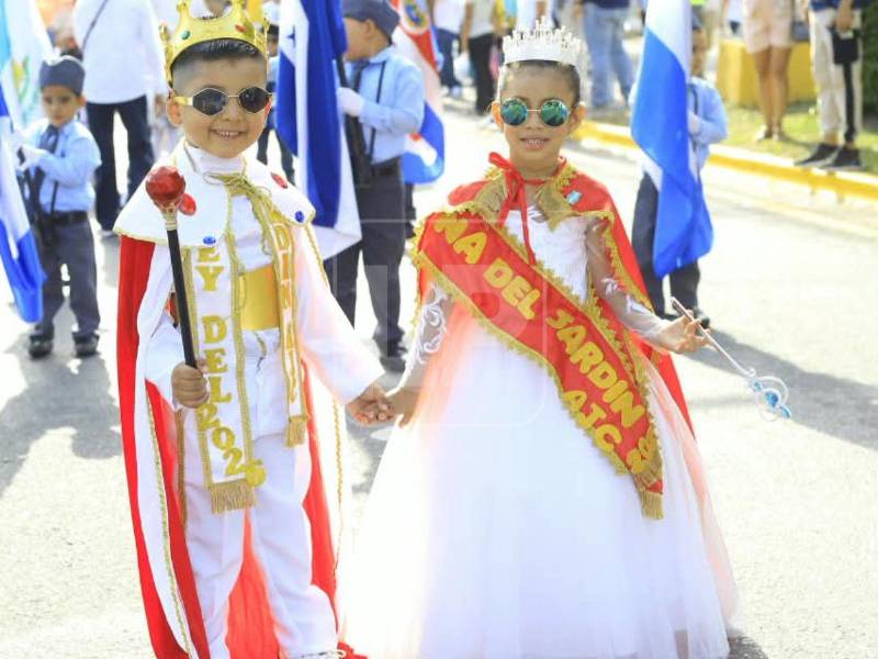 Con sus mejores trajes, banderas en las manos y una sonrisa en el rostro, los pequeños estudiantes llenaron de alegría las calles de San Pedro Sula este domingo 13 de septiembre, en los desfiles por los 205 años de independencia de Honduras.
