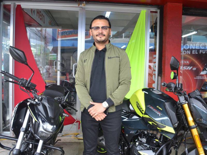 Anael Ríos, gerente de Mercadeo de Movesa, destacó las características de la línea Hunk.