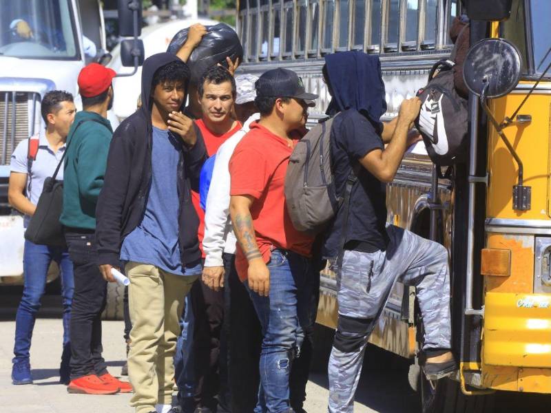 Con las reformas aprobadas recientemente, podrán acogerse a la ley los hondureños que regresen por deportación, salida voluntaria, vencimiento o precariedad de su estatus migratorio, así como quienes decidan retornar voluntariamente para establecerse de manera permanente en el país.
