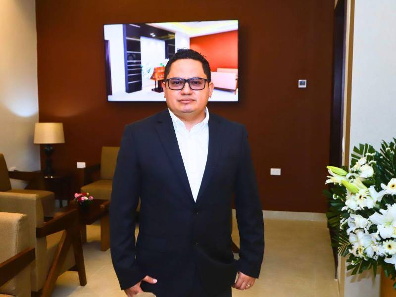 El licenciado Nahún Gómez, gerente general de Inmobiliaria de Cortés.