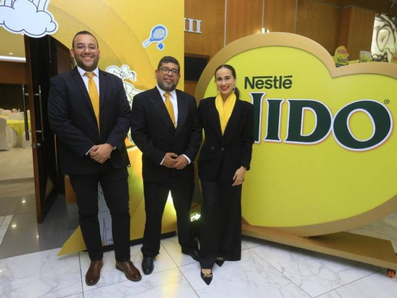 Erick Tinoco, Carlos Escalante y Melanie Casanova.