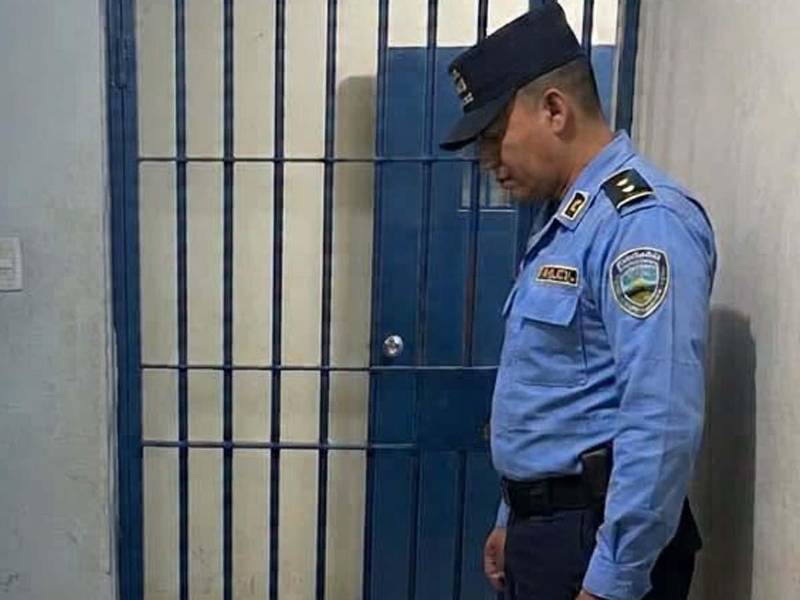 Las autoridades realizaron el levantamiento del cuerpo de José Eladio Vásquez López en las celdas de la UMEP-16, en Siguatepeque, Comayagua.