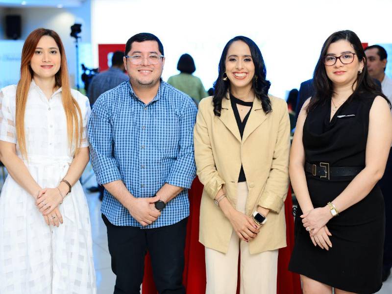 Miembros del Colegio de Psicólogos han acompañado esta iniciativa.