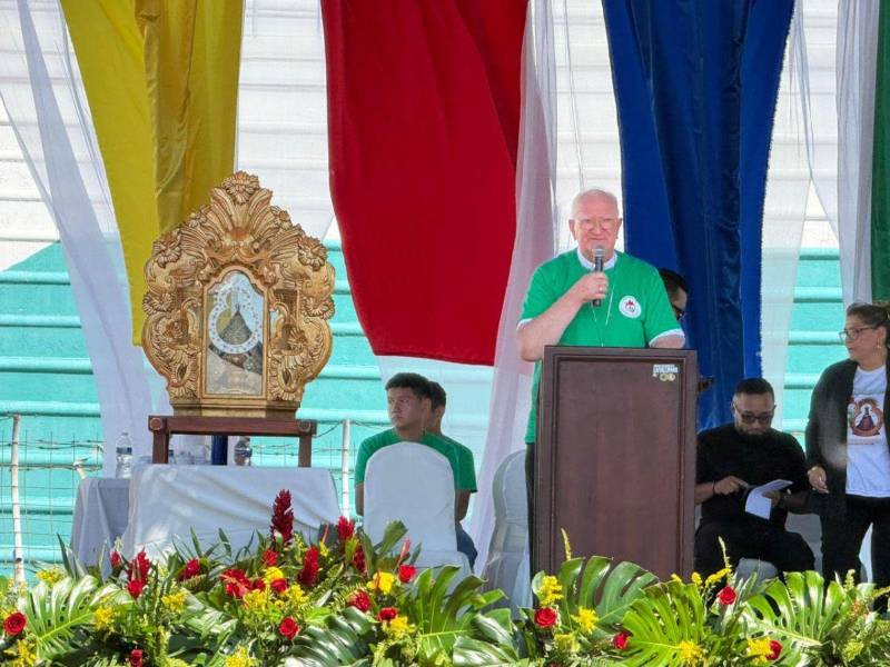 El arzobispo, Miguel Lenihan, realizó el pregón donde hizo un especial llamado a la juventud.