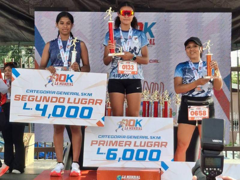Angie Castro, Ashley Erazo y Esloan Doblado.