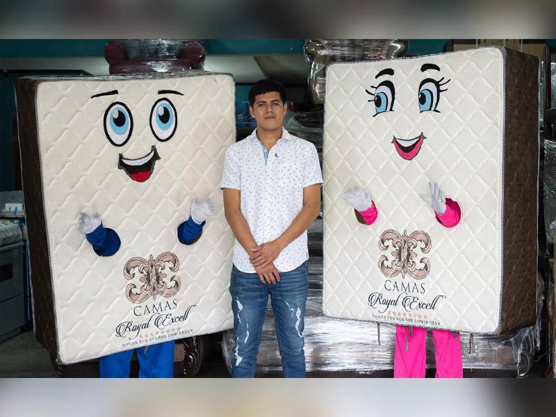 Como parte de la campaña de premios los colaboradores también han sido reconocidos, en esta ocasión le correspondió a Elvis Leiva.