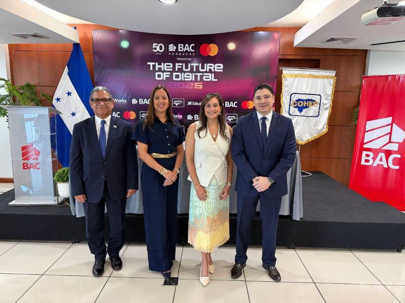 Armando Urtecho, Director Ejecutivo del Consejo Hondureño de la Empresa Privada; Paola Rietti, Directora Corporativa de Mercadeo y Responsabilidad Social - Televicentro y Emisoras Unidas; Valeria Ríos, Vicepresidente de Estrategia Comercial, Mercadeo y Sostenibilidad BAC Honduras; y Raúl Ramírez, Presidente de Ideaworks International en Centroamérica.