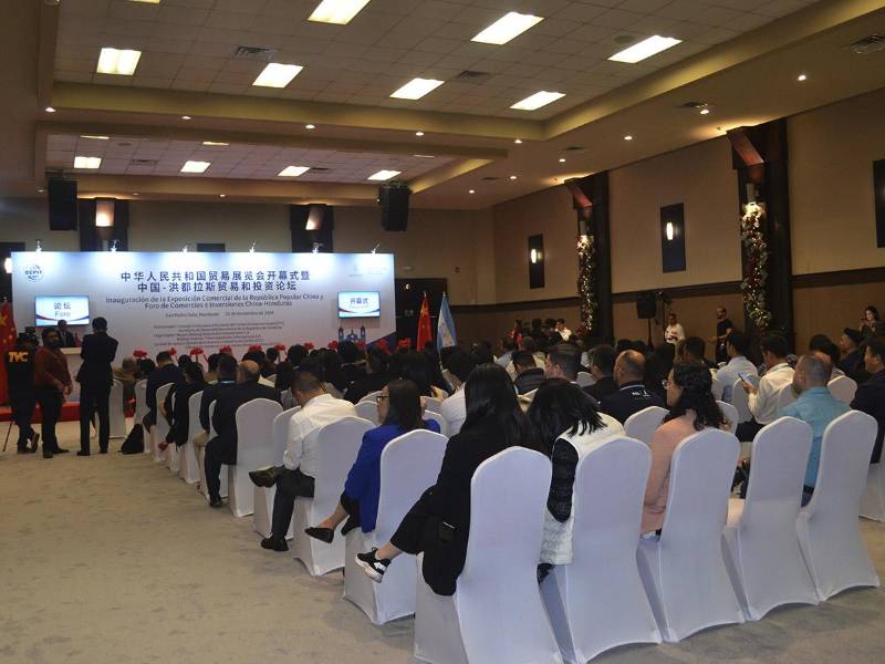 Dentro de la agenda de desarrollo también se llevó a cabo el Foro de Comercio e Inversión China-Honduras.