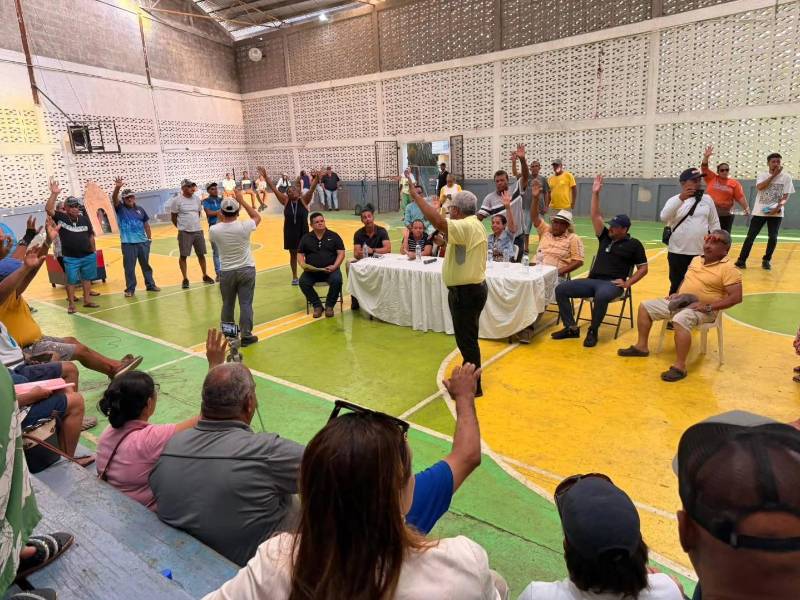 A pesar del conflicto interno en la alcaldía municipal de Guanaja, este lunes se llevó a cabo un cabildo abierto.