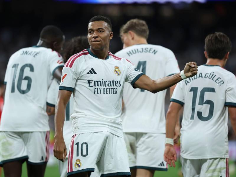 Mbappé se destapó con doblete en el Real Madrid. Foto EFE.