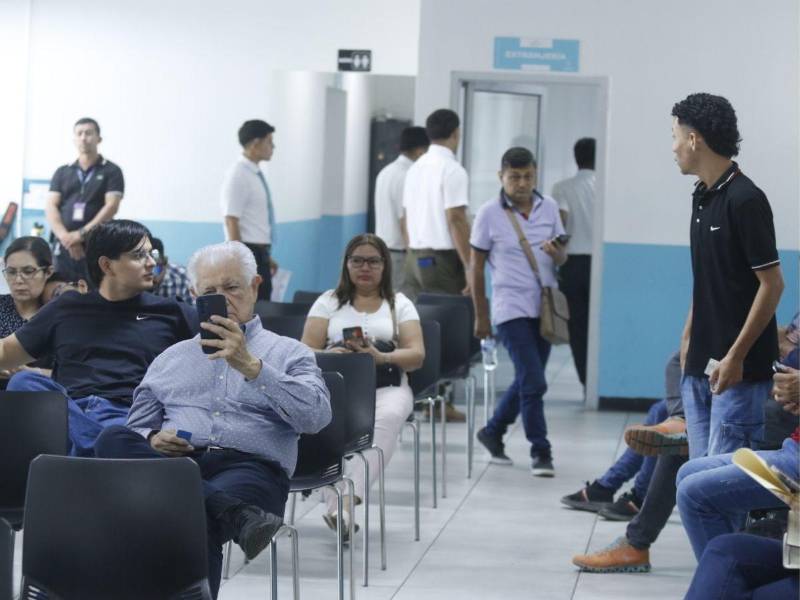 Las autoridades recomiendan presentarse el día y la hora indicados en la cita adquirida en el banco. En caso de no poder asistir, deberán pagar una reprogramación, cuyo costo es de cinco dólares.
