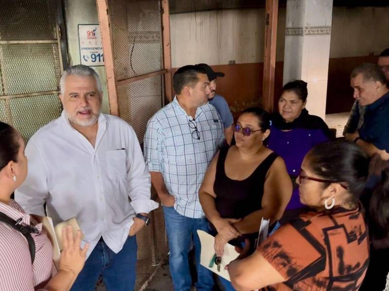 En representación de Nasry Asfura, el empresario Júnior Burbara, llegó a reunirse con los dirigentes de las asociaciones de vendedores.