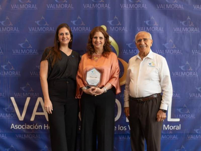 Joyce Faraj, Marcela Saybe y Fuad Faraj.