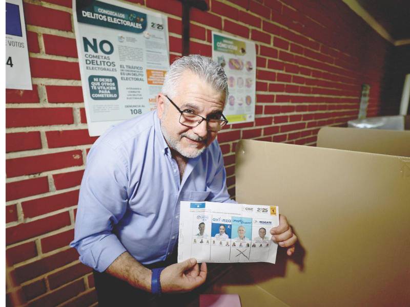 Júnior Yaudet Burbara, cuando ejercía el sufragio el pasado domingo.