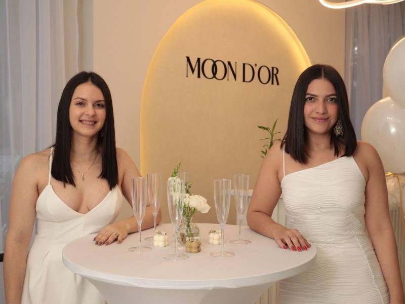 Tania Moreno y Victoria García en la inauguración de su tienda.