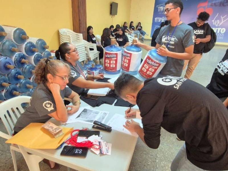 Voluntarios se preparan para salir a las caravanas de solidaridad 2025.