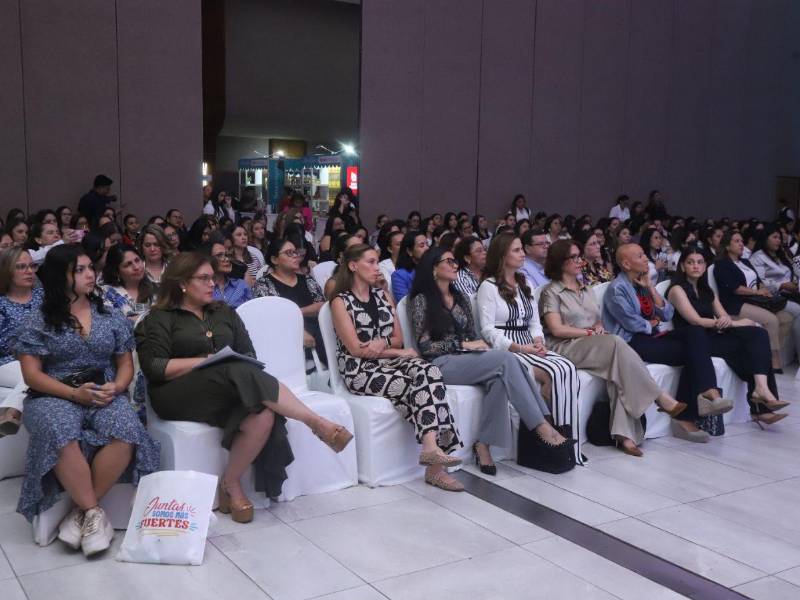 Banco Atlántida y Voces Vitales impulsan el liderazgo femenino con el Empoderate Summit 2025