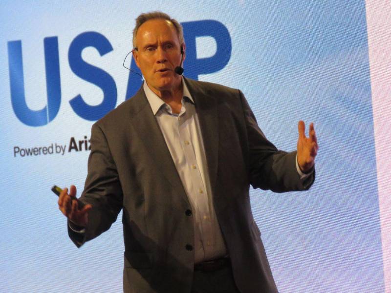 Stephen M.R. Covey imparte magistral conferencia en USAP sobre confianza e innovación