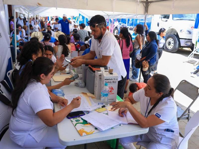 Las Unidades Médicas de Atención Comunitaria (UMAC) brindan consultas, exámenes y otros servicios gratuitos a familias de comunidades rurales y sectores de difícil acceso.
