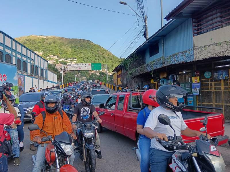 Tráfico vial en la zona del barrio Abajo de Tegucigalpa.