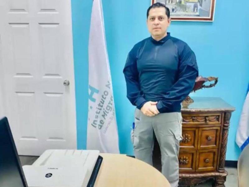 Hoy el abogado y psicólogo Quiroz vuelve a dar de qué hablar con el nuevo nombramiento como delegado de migración, cargo que ya asumió.