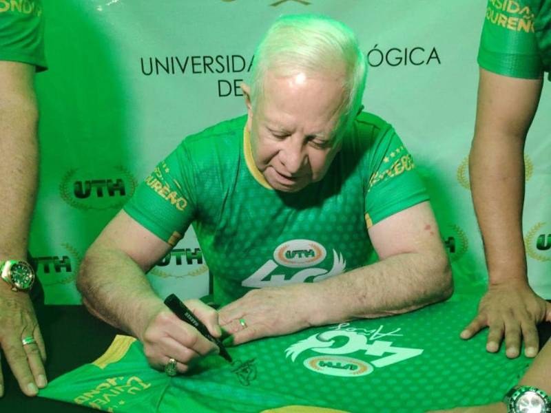 UTH inicia la celebración de su 40 aniversario con el lanzamiento de su camisa conmemorativa