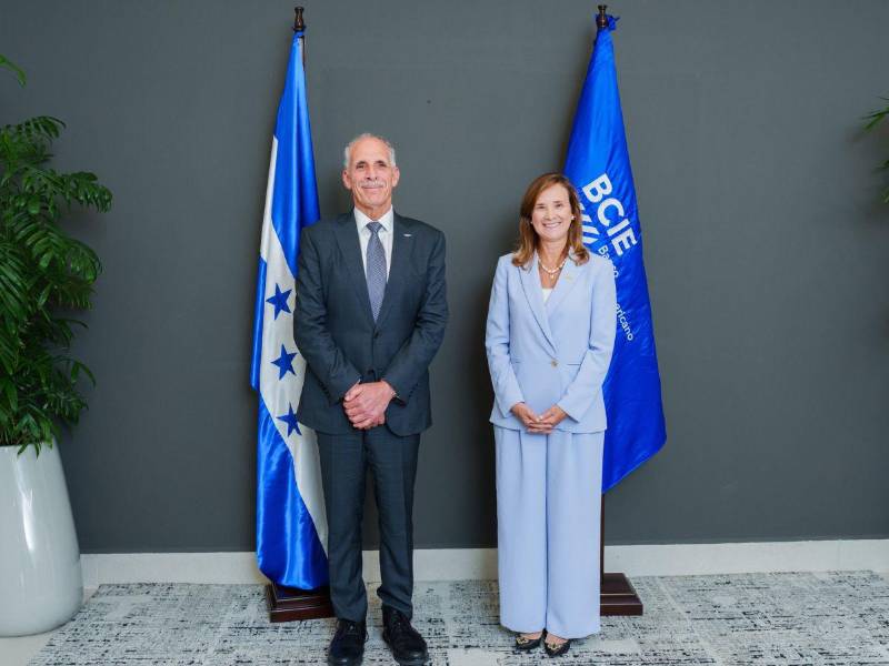 Nasry Asfura, presidente del Gobierno de Honduras junto a la presidente ejecutiva del Banco Centroamericano de Integración Económica (BCIE), Gisela Sánchez sostuvieron reuniones de trabajo.