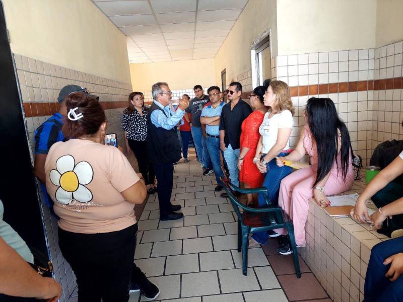 El representante del Codeh, Hugo Maldonado, constató la situación de los empleados y pidió ser veedor cuando la municipalidad los reubique.