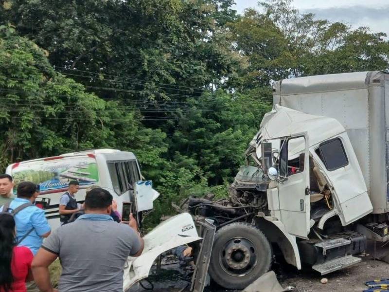 Un muerto y al menos 15 personas heridas dejó un accidente de tránsito registrado la mañana de este jueves 8 de octubre en la carretera CA-13, a la altura de la aldea Guaymitas, en El Progreso, Yoro.