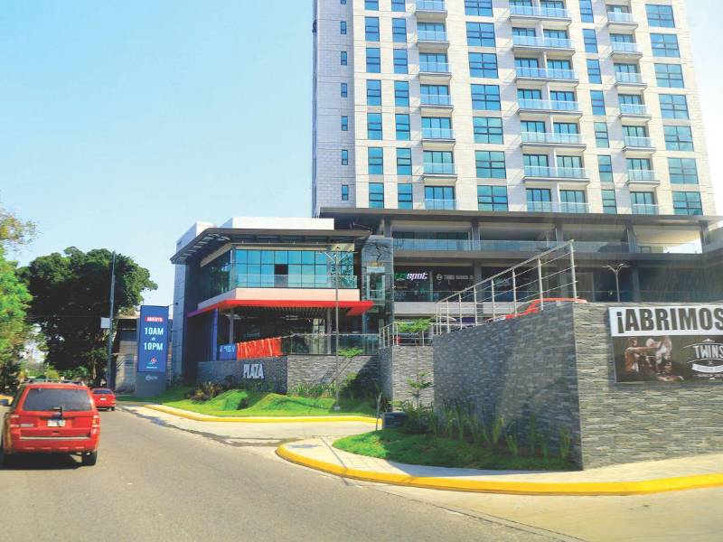 Edificios residenciales y de oficinas se construyen en la zona.