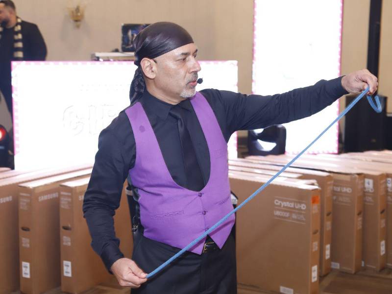 El mago Fortín sorprendió a los asistentes con un espectáculo lleno de ilusión.