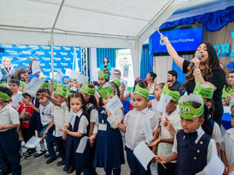 Fundación Ficohsa y Supermercados La Colonia reinauguran el Centro Edu. David Corea en Talanga