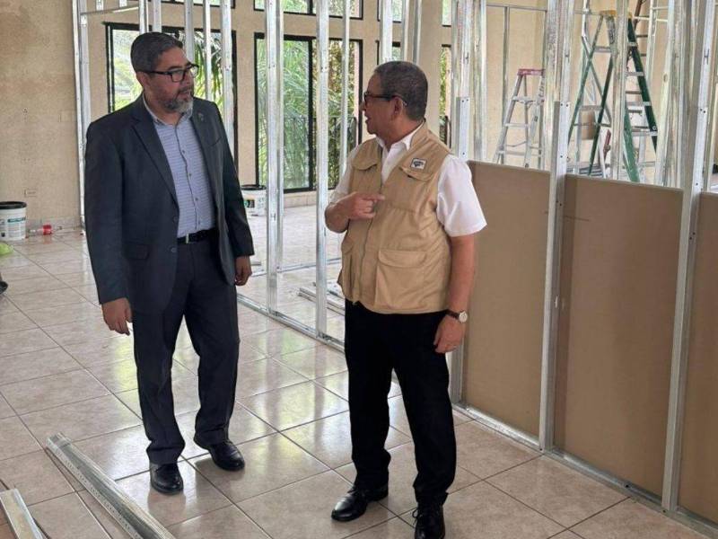 Carlos Suazo, director ejecutivo del Infop, realiza supervisiones en los Parques Tecnológicos de Simulación.