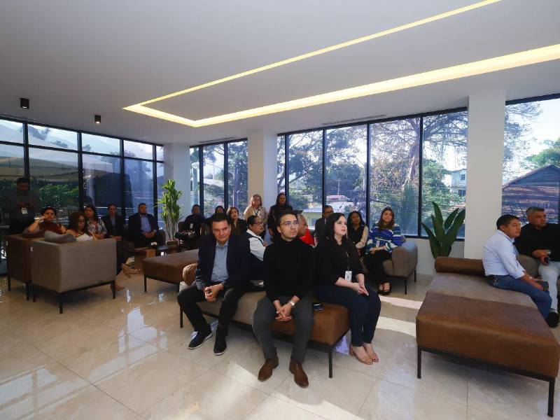 Autoridades, invitados y colaboradores participaron en la reapertura oficial de las nuevas instalaciones.