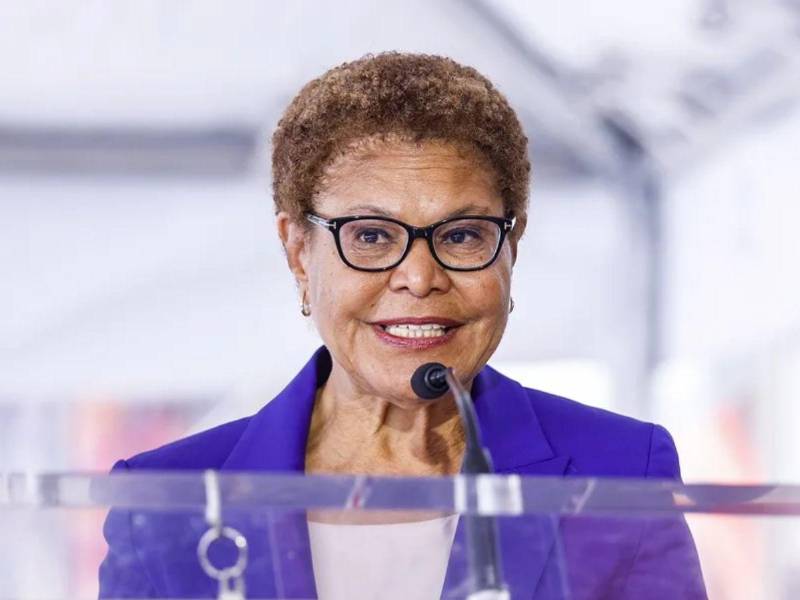 Karen Bass, alcaldesa de Los Ángeles.