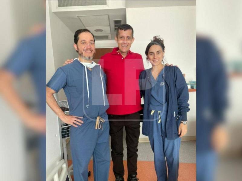 Así lucía el diputado 14 días después de la cirugía junto al cardiólogo Benigno Ferreira, que lideró el equipo médico, y la doctora Ana.