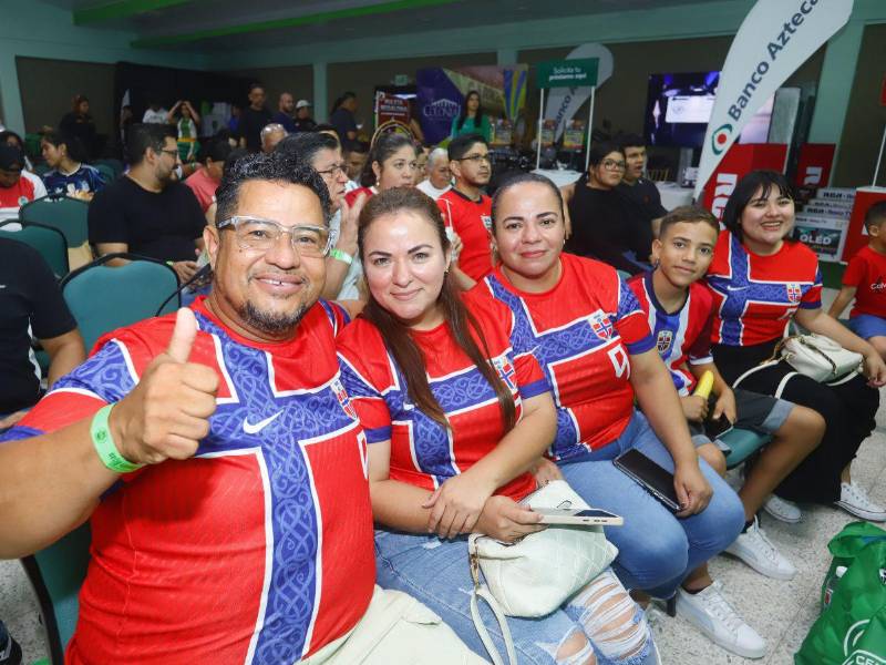 La experiencia reunió a familias, clientes e invitados especiales en un ambiente de entretenimiento y convivencia.