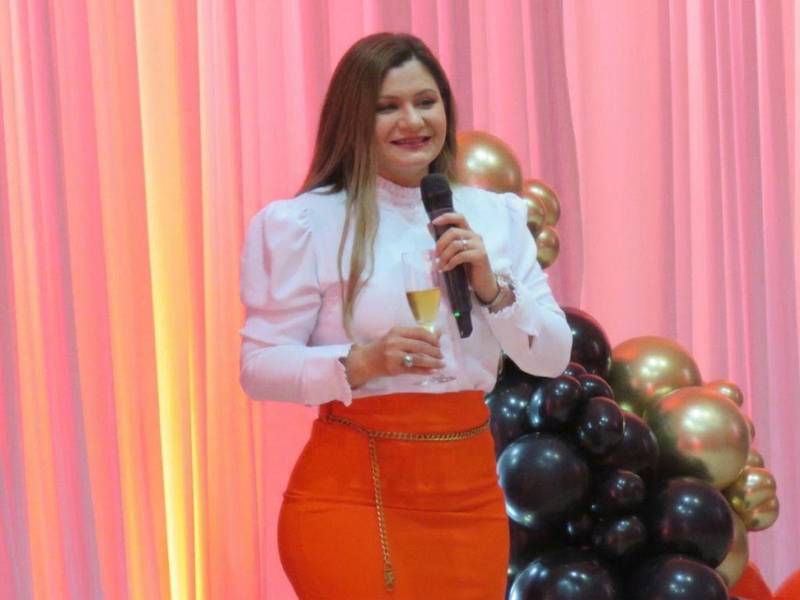 Máster Emma Mejía.