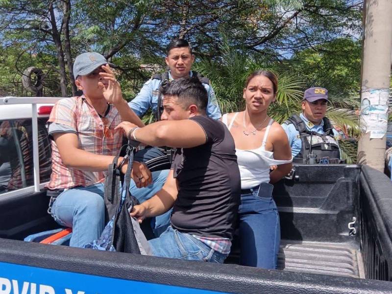Tres extranjeros son detenidos tras denuncia por presuntos asaltos en buses de la ruta Torocagua-Plaza. Aún se desconocen las identidades,