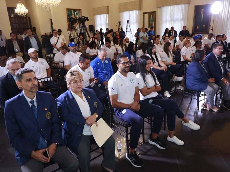 Asfura destacó el esfuerzo, la disciplina y los años de preparación de los deportistas hondureños, a quienes llamó a competir con honor y compromiso durante la justa regional.