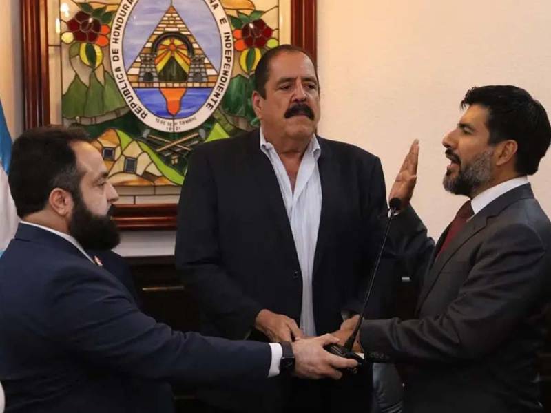 En febrero de 2024, el entonces presidente del Congreso Nacional, Luis Redondo, juramentó a Johel Zelaya como fiscal general interino del Ministerio Público.