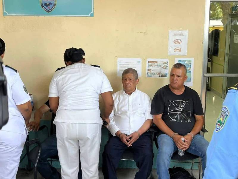 Los tres detenidos fueron evaluados por el personal médico de la Policía Nacional.