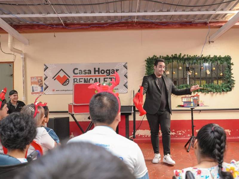 El show de magia fue parte de los actos de entretenimiento que divirtieron a los niños y niñas.