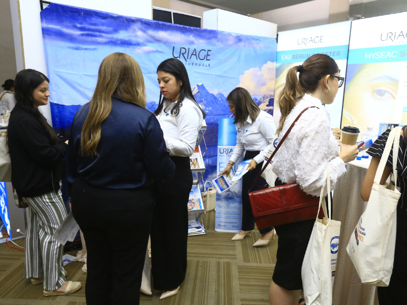 Marcas dermatológicas como Uriage también estuvieron presentes en la sala de exposición de productos y equipos de última generación.