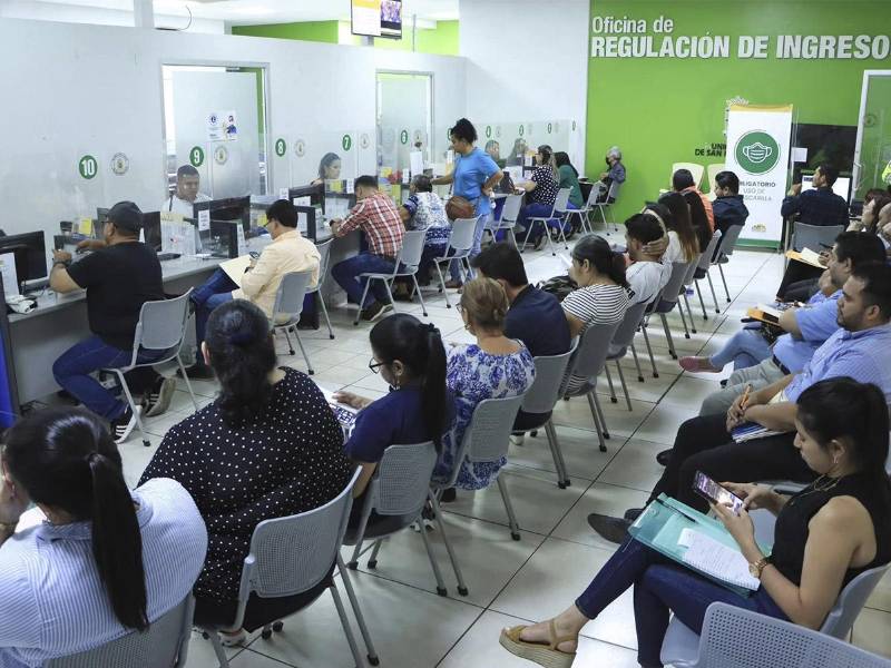 Recuerda que el día de hoy 31 de diciembre las oficinas de Regulación de Ingresos en Mall Galerías del Valle estarán cerradas, por lo que si deseas hacer alguna consulta de recibo puedes visita el sitio: <a rel=nofollow noopener noreferrer href=https://www.sanpedrosula.hn/recibos/ target=_blank>www.sanpedrosula.hn/recibos/</a>