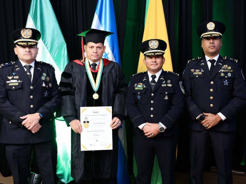 Nuevos profesionales reciben sus títulos en una jornada marcada por esfuerzo y perseverancia.