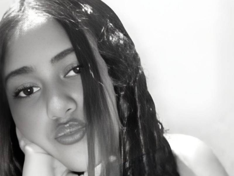 La muerte violenta de una adolescente de 15 años ha generado consternación y profundo impacto entre los pobladores del barrio Torondón, en el departamento de Comayagua, donde la joven fue encontrada sin vida dentro de una cuartería.